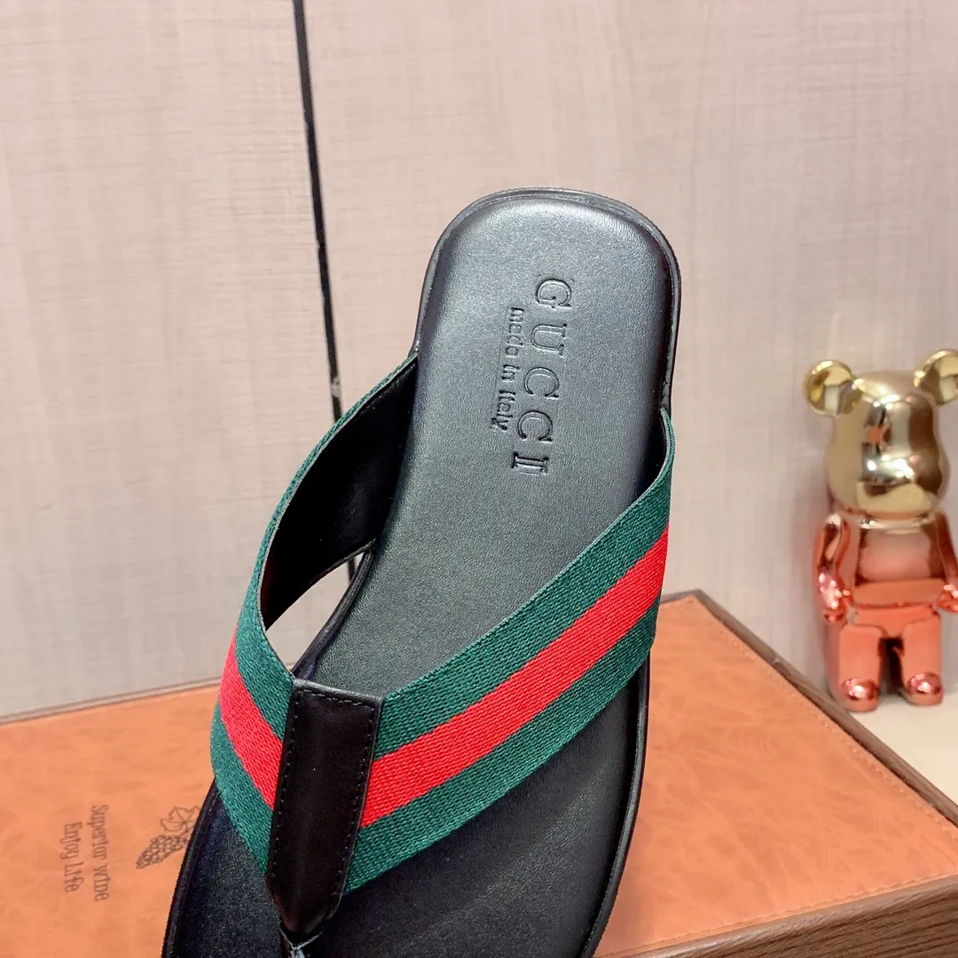 Slippers: New model: Factory price: 220💰💰🎩🎩🔥🔥《 Gucci* 》Series of slippers top purchasing agent🔍🔍Sold simultaneously for men, original Italian imported webbing made of selected cowhide, exquisite workmanship,), sole: (super comfortable) original factory special sole, ⚠️exclusive double-layer movable molded sole super comfortable⚠️, real shot🎬the real thing is more beautiful🔍🔍266 regular code 38-45